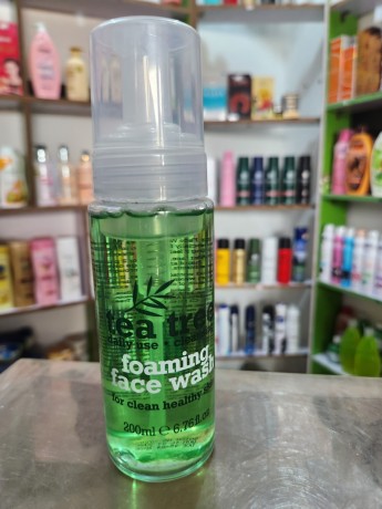 tea-tree-face-wash-big-1